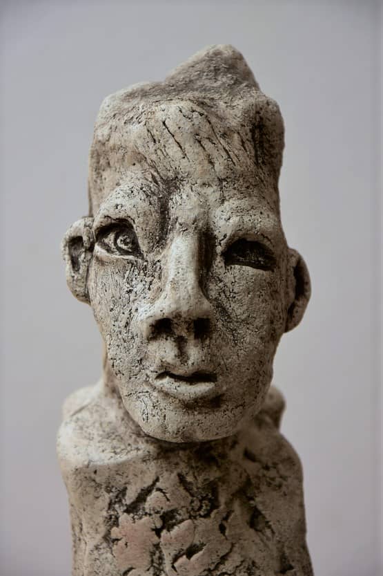 Skulptur mit Licht von links vorne – sanfte Schatten für plastische Wirkung